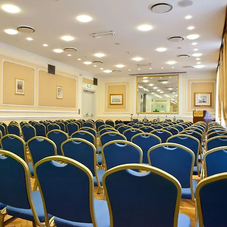 Bristol Palace מלון