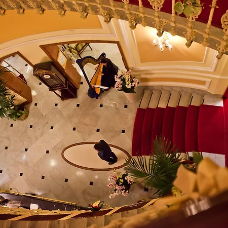 מלון Bristol Palace